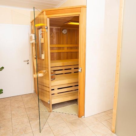 Hotel-Pension Haus Holtdirk 利普施塔特 外观 照片