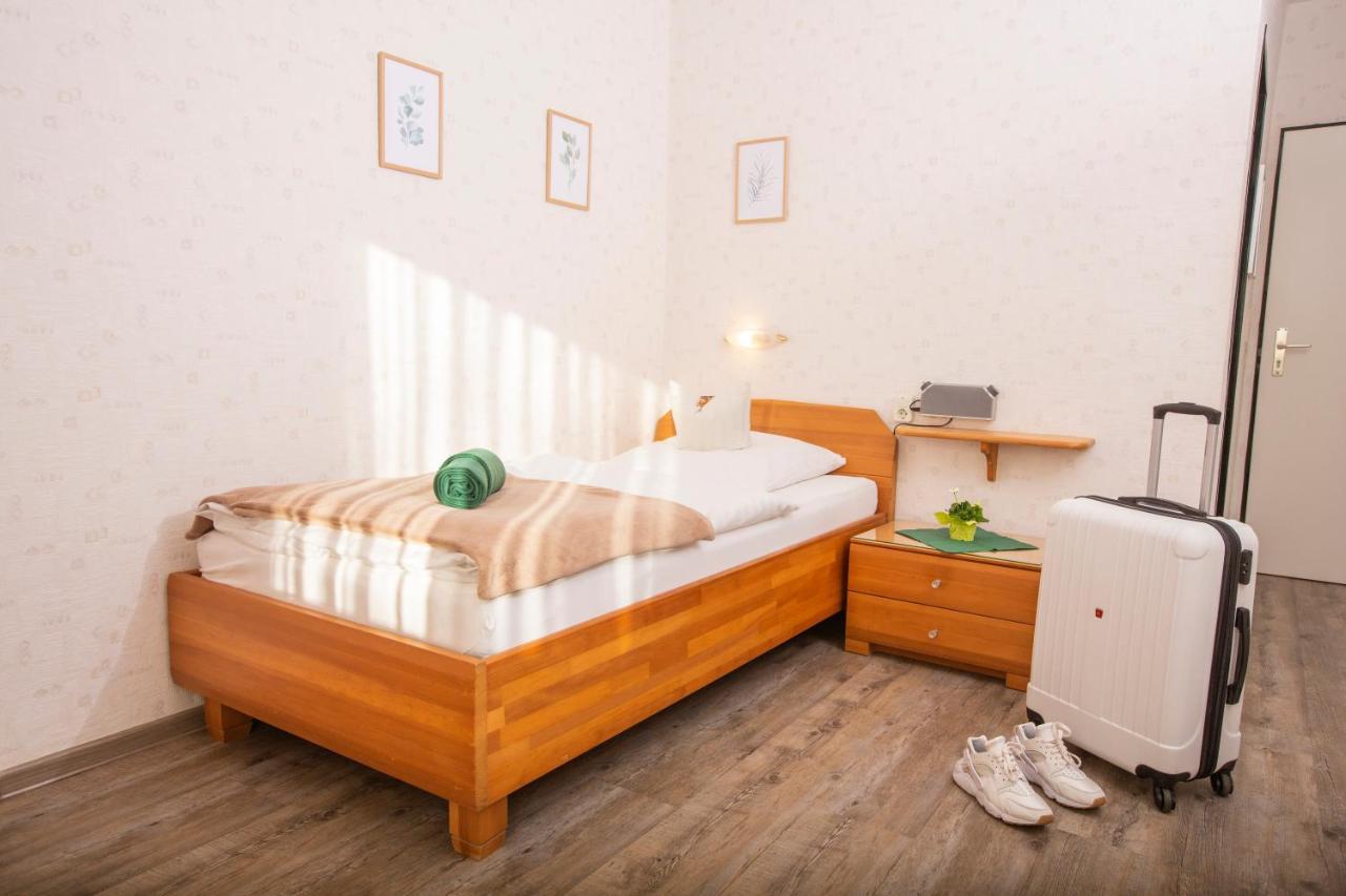 Hotel-Pension Haus Holtdirk 利普施塔特 外观 照片