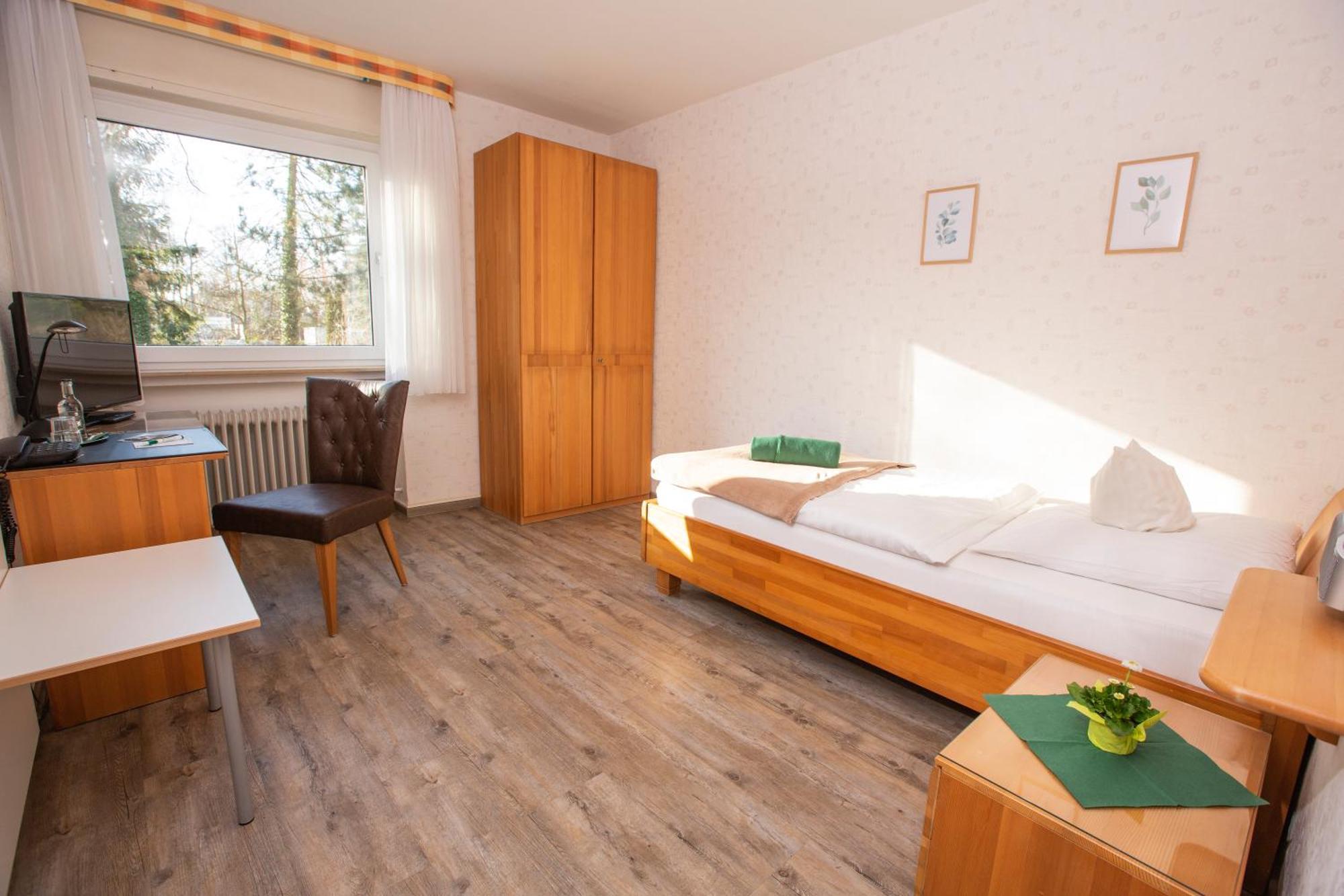 Hotel-Pension Haus Holtdirk 利普施塔特 外观 照片